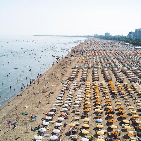 Appartamenti Lucerna Lignano Sabbiadoro Exterior photo