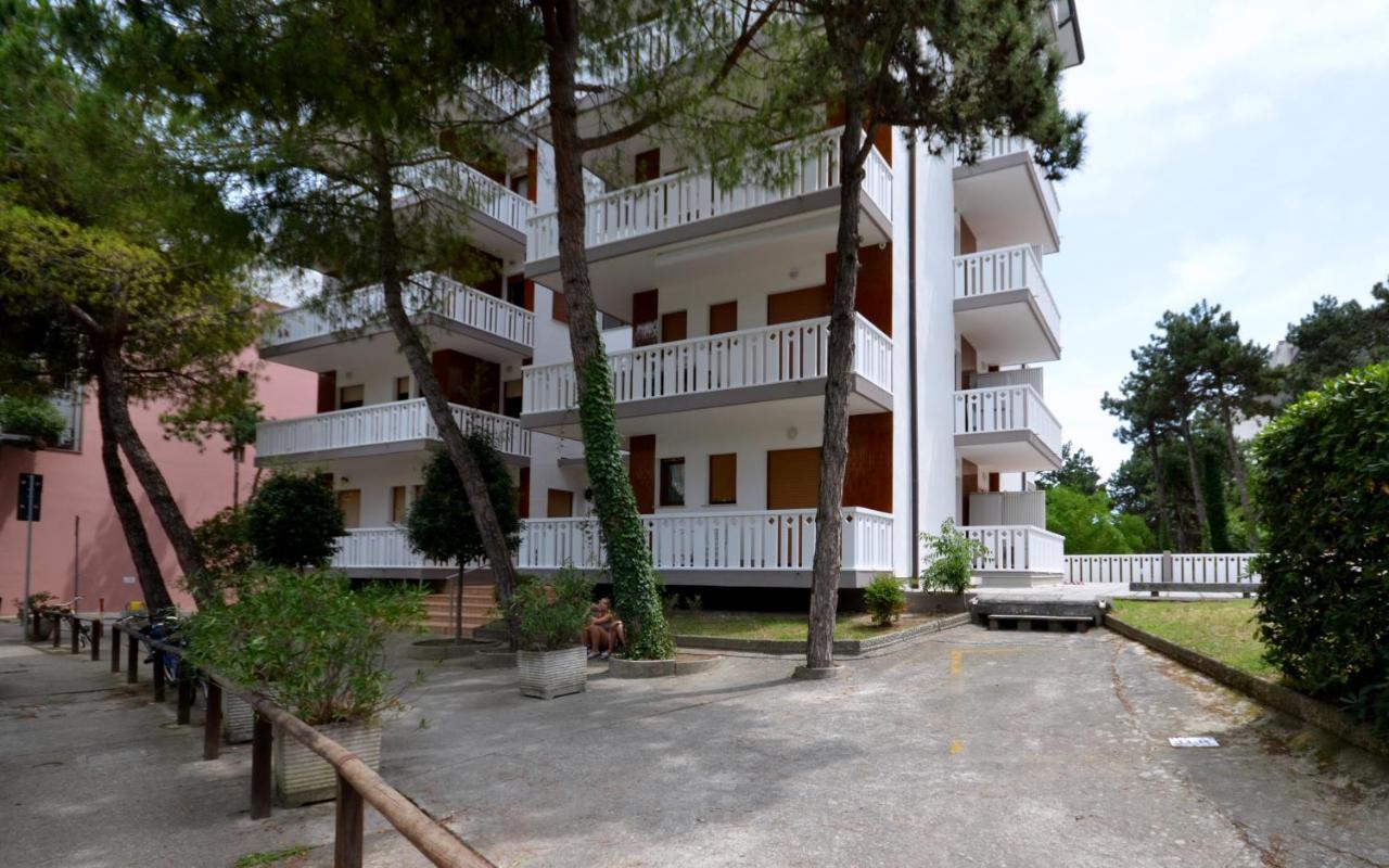 Appartamenti Lucerna Lignano Sabbiadoro Exterior photo
